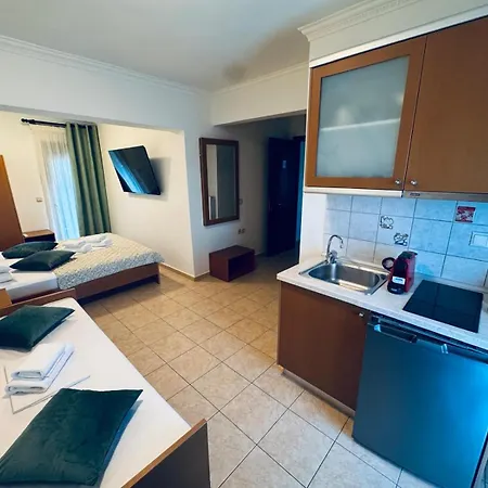 아파트호텔 Anassa Deluxe & 3*