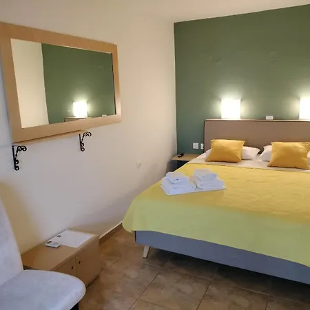 Anassa Deluxe &