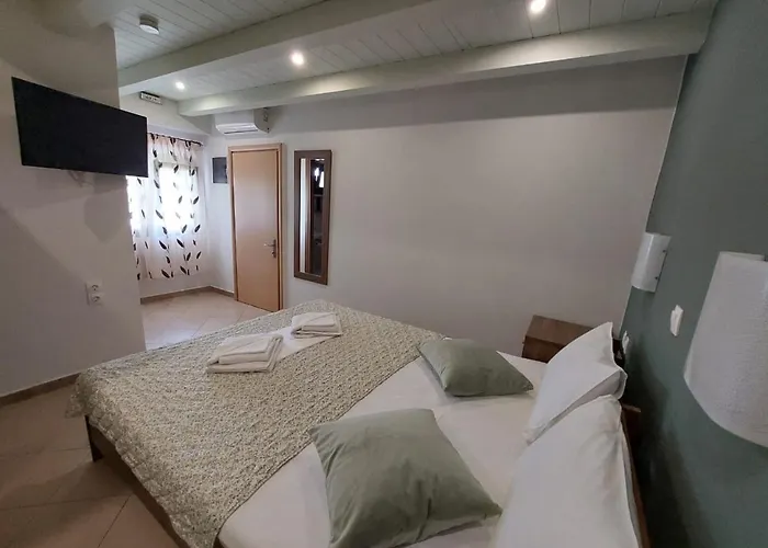 Anassa Deluxe & アパートホテル 3*