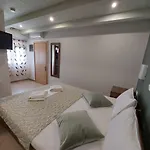 Anassa Deluxe & Ξενοδοχείο με διαμερίσματα 3*