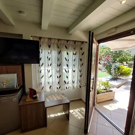 Anassa Deluxe & מלון דירות