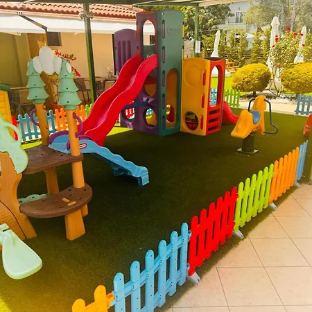 Anassa Deluxe & מלון דירות