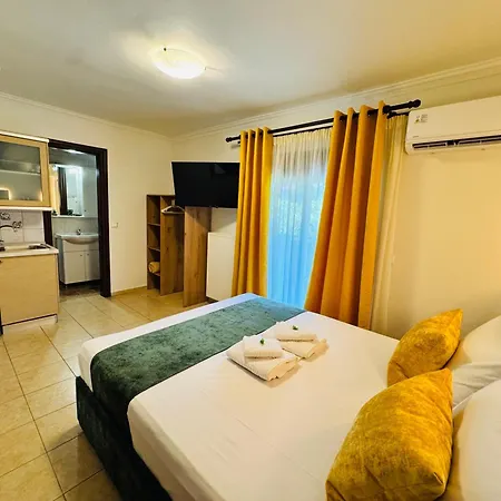 Anassa Deluxe & מלון דירות סקאלה פוטאמיאס